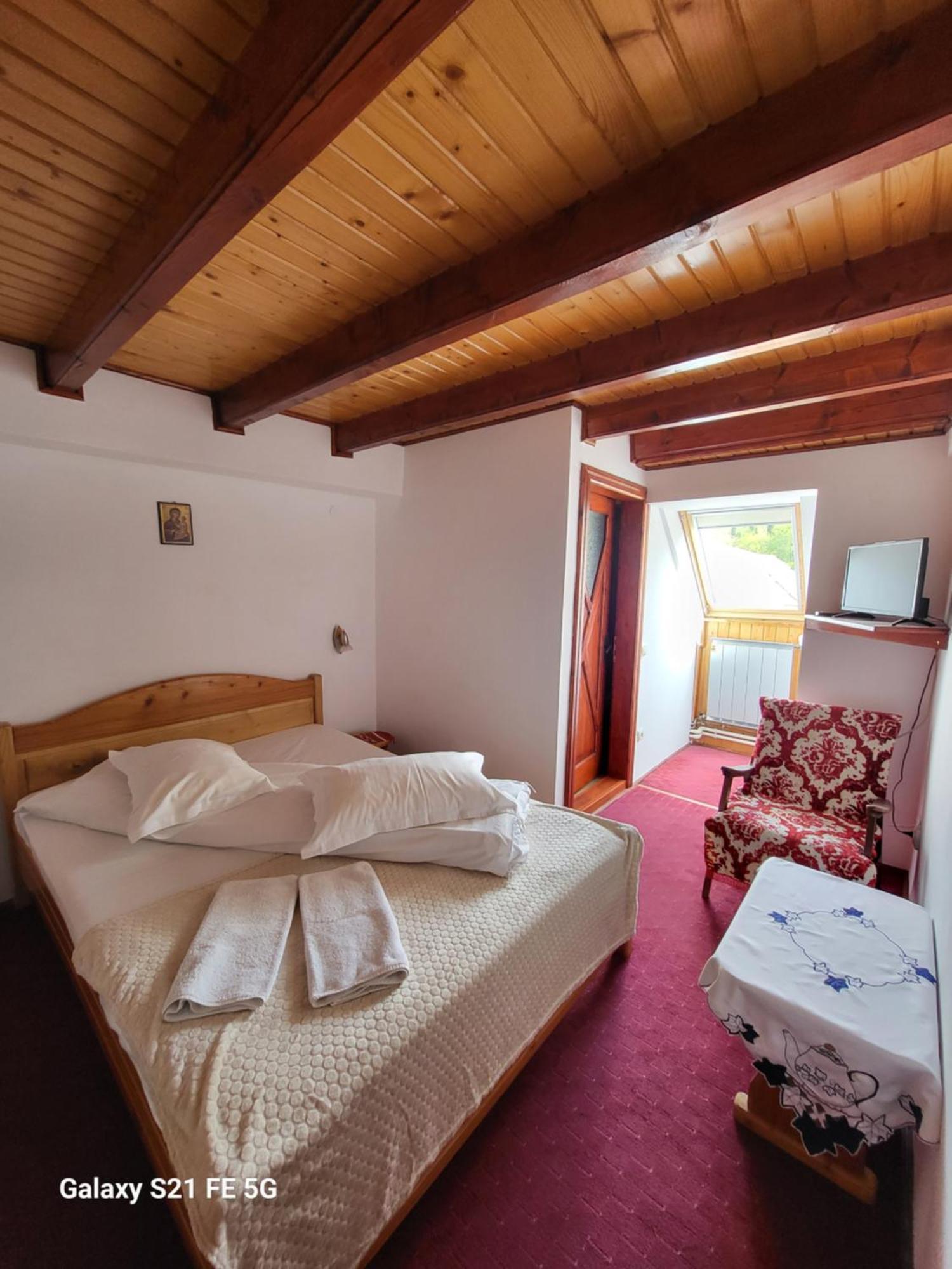 Hotel Casa Ernst Moieciu de Jos Esterno foto